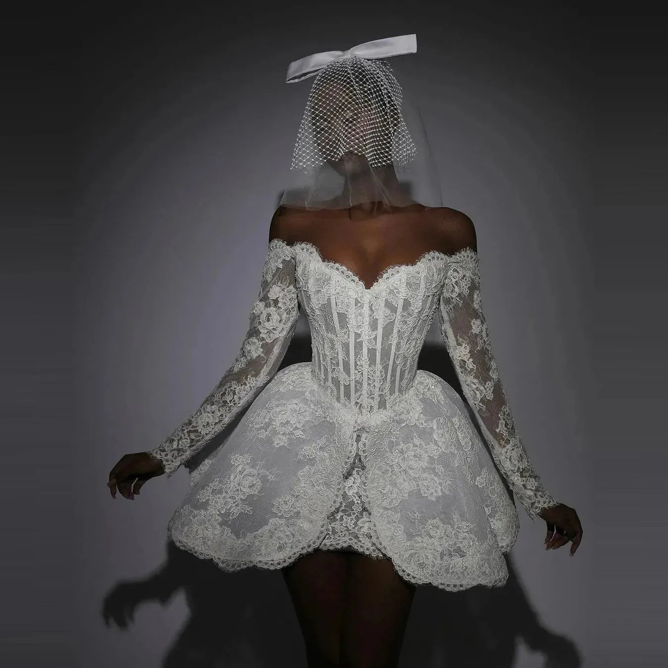 Classic Short Lace Prom Dresses Strapless Long Sleeves Mini