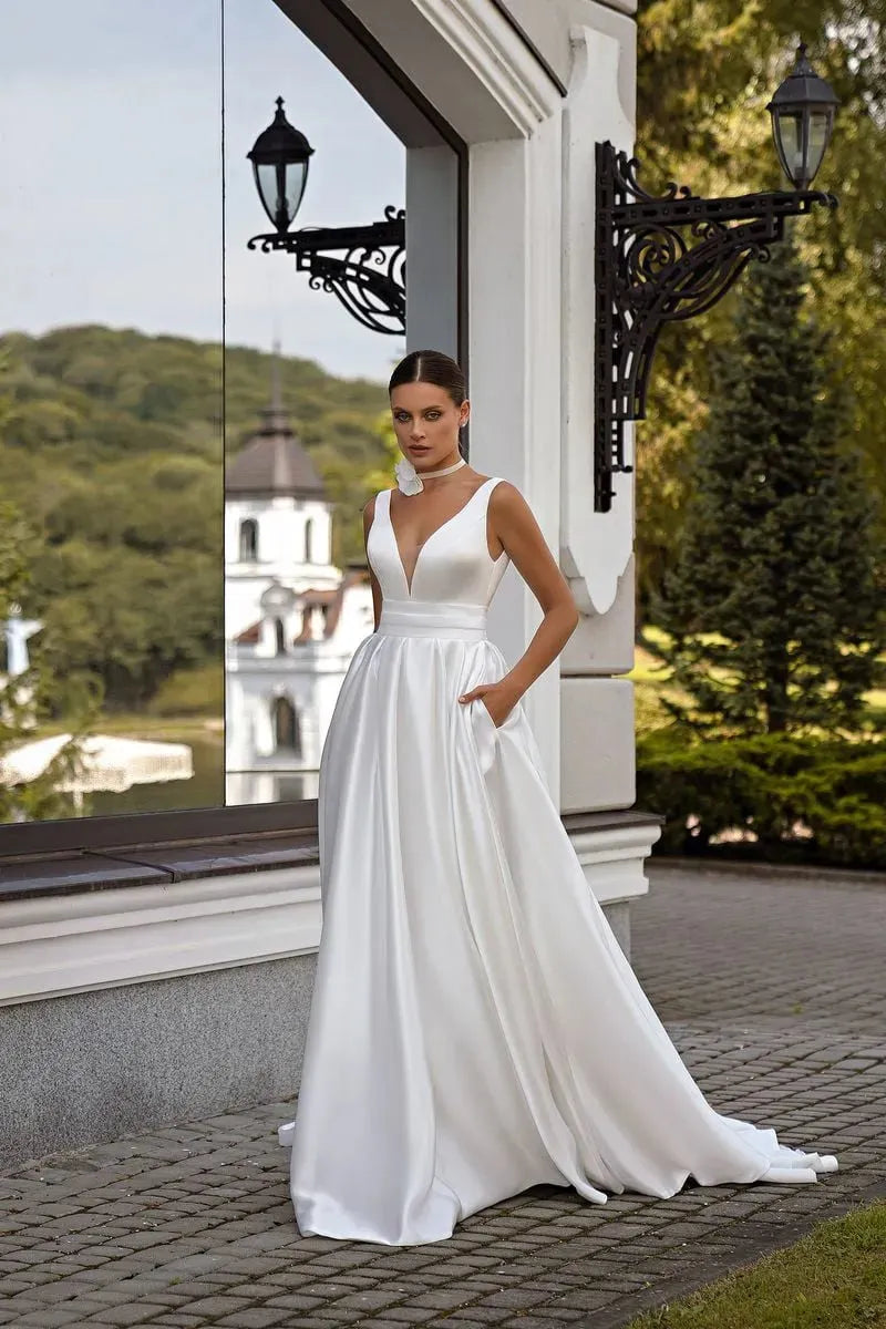 Vestido de novia de satén con escote en V, corte A, sin mangas, con