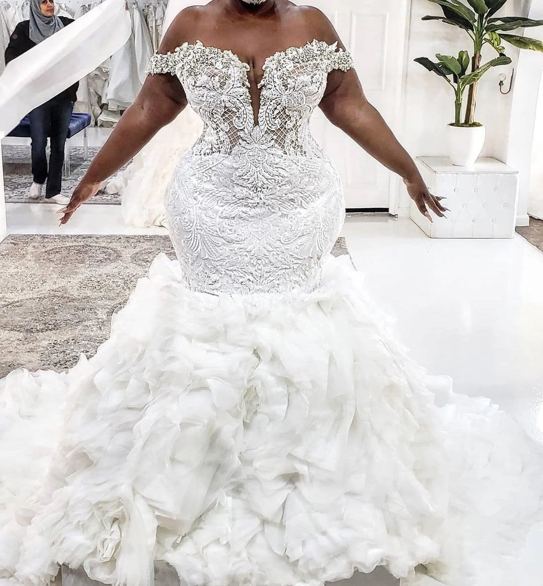 Luxury Mermaid Wedding Dress with Ruffle Train South Africa Lace Appliques Crystals Beaded Plus Size Bridal Gowns Custom Made Custom Color