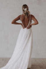 Robe de mariée en tulle élégant avec poche en V à col en V Spaghetti Strap Bridal Bridal Beach Open Back Vestido de Novia Sweep Train