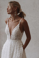 Robe de mariée en tulle élégant avec poche en V à col en V Spaghetti Strap Bridal Bridal Beach Open Back Vestido de Novia Sweep Train