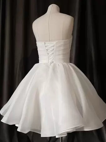 Nucce di spicco con maniche corta a cuore a cuore a cuore Abito da sposa moderno a gigante con fila satinata Trena di treno da sposa abiti da sposa da sposa abiti da sposa vestido de nolia