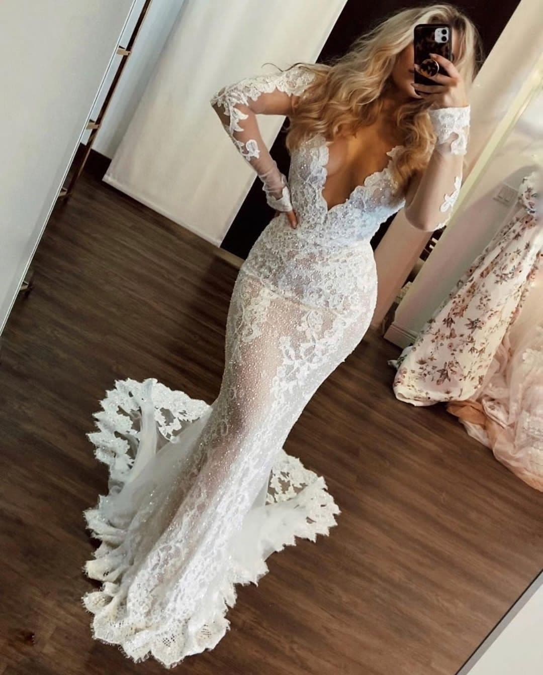 Long Sleeve Lace Mermaid Wedding Dress V Neck Neck Bride Dresses Long Train vestido de noiva Appliques Bridal Gowns