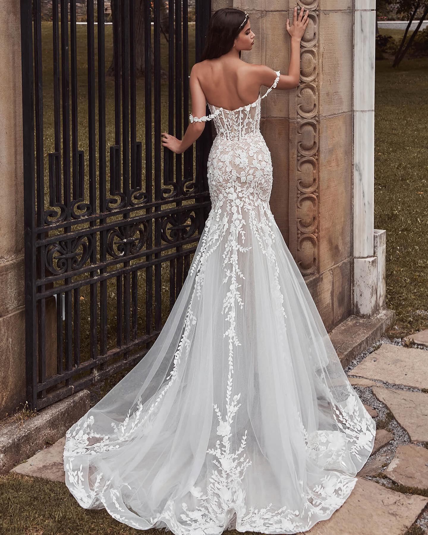 Abiti da sposa affascinanti Scoop Scoop Spaghetti Cinghie Trumpetta Appliques Abito da sposa Robe de Mariée per donne personalizzate