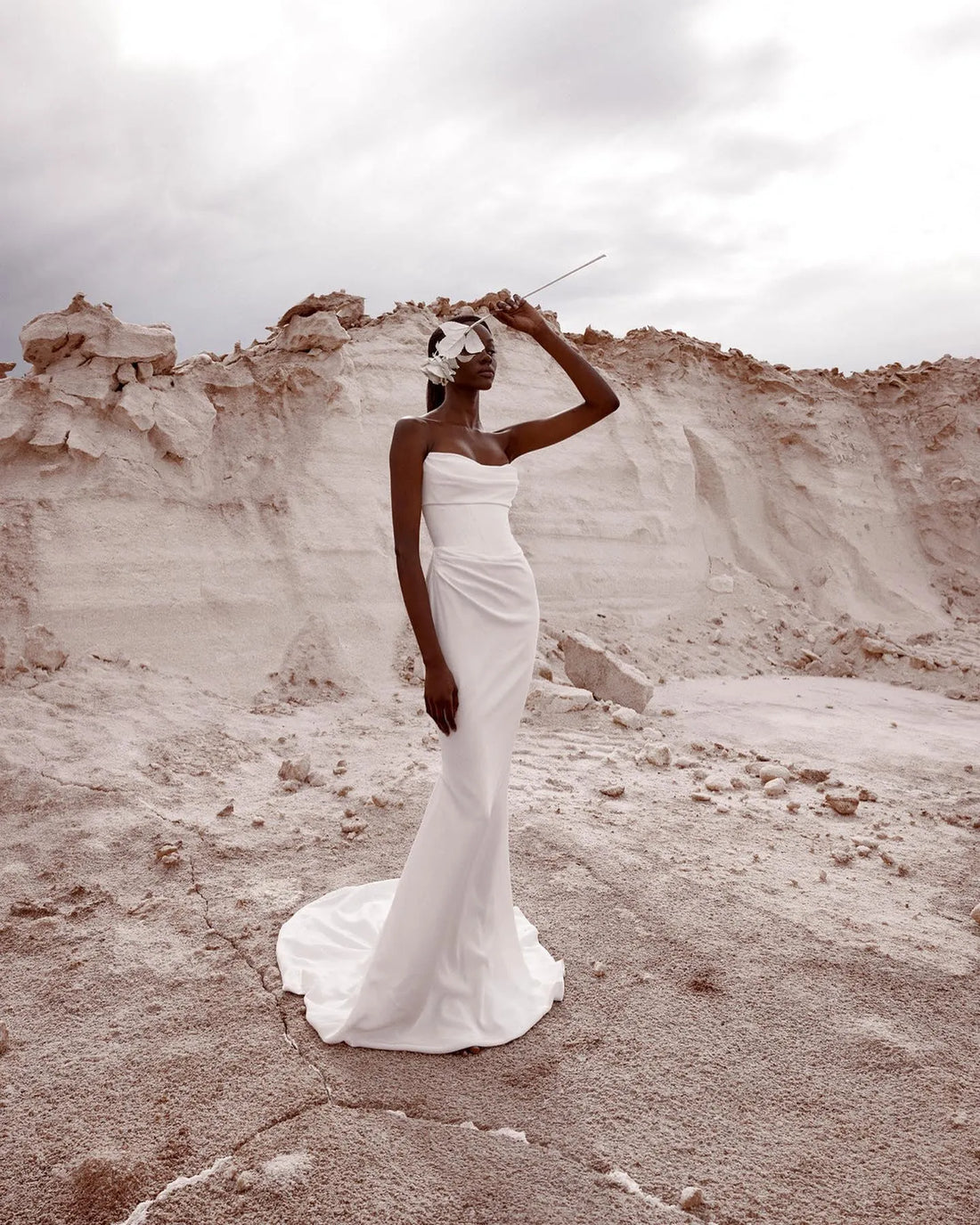 Simple Mermaid Wedding Dresses Strapless Sleeveless Beach Bride Dress Minimalist Bridal Gowns Beige