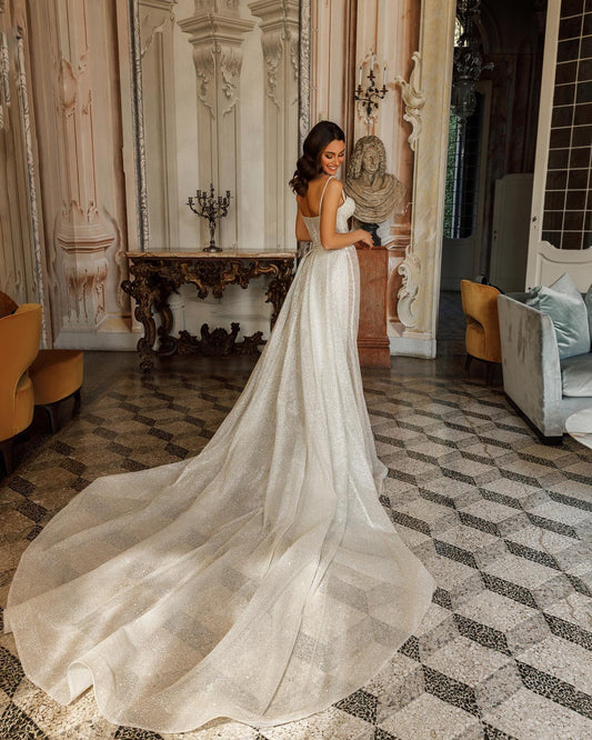 Vestidos de novia sexys de sirena con tirantes finos y tul brillante con purpurina y escote en forma de corazón para novia con abertura lateral 