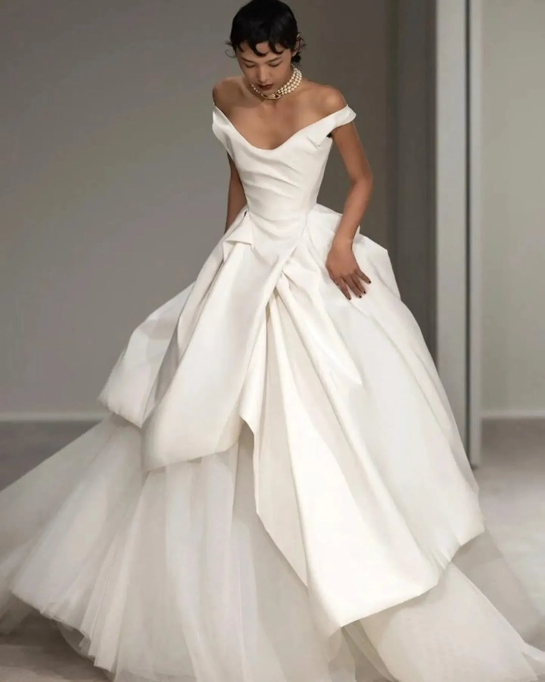 A Line Satin Tulle Wedding Gowns For Bride V-neck Draped Buttons Back Bridal Gowns Women Formal Party Gowns vestidos wedding dress As Picture Satin