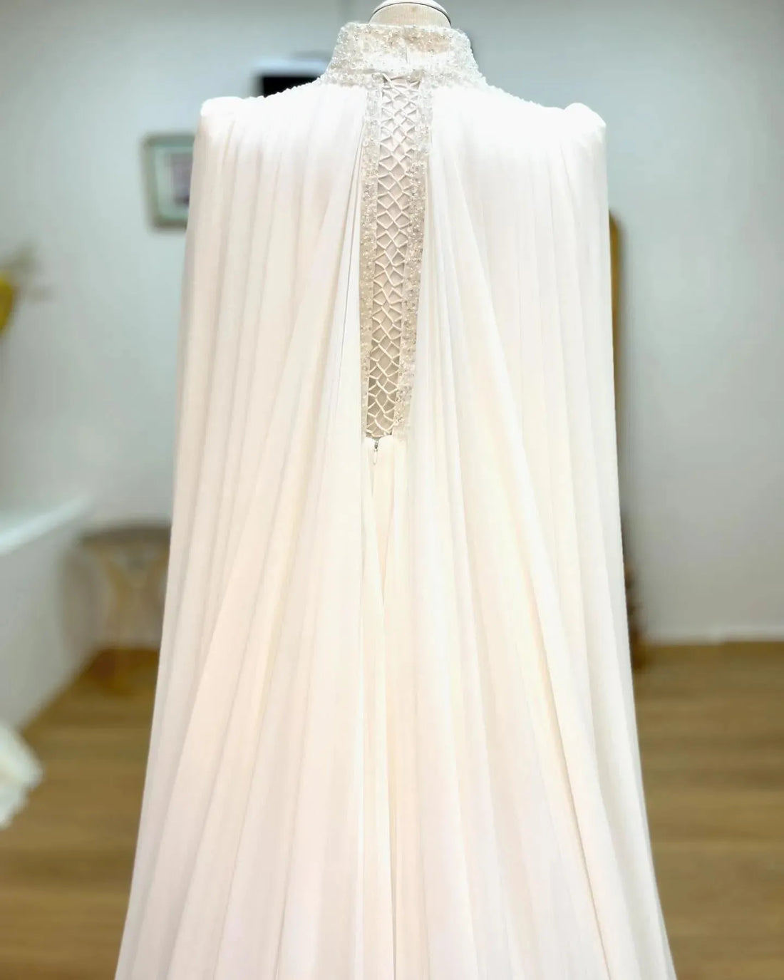 Elegant Chiffon Long Sleeve Muslim Wedding Dress with Cape High Neck Bead Robe De Soirée De Mariage Bride Gown Vestidos De Novia