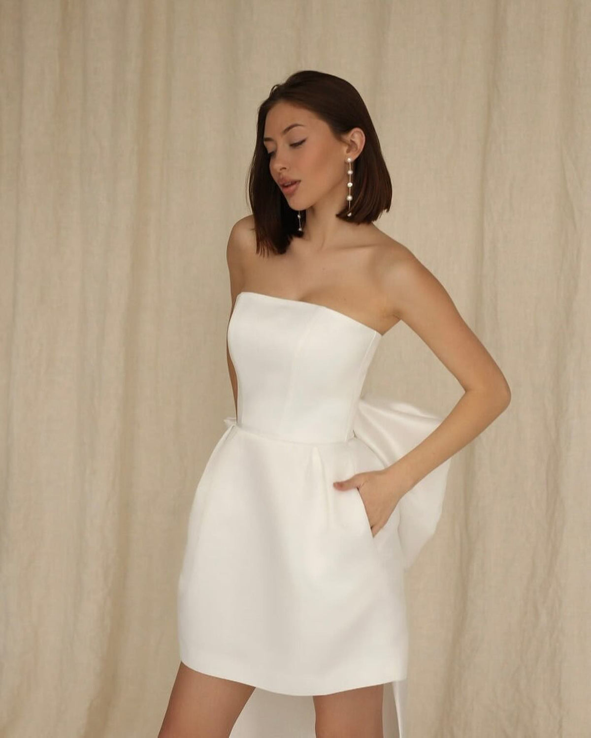 Semplice mini senza spalline sopra l'abito da sposa corto con ginocchio con un brodo staccabile elegante backup abito da sposa Robe de Mariee