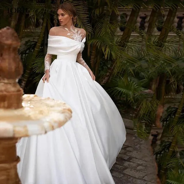 Abiti da sposa vintage in pizzo con applicazioni a collo alto, abiti da