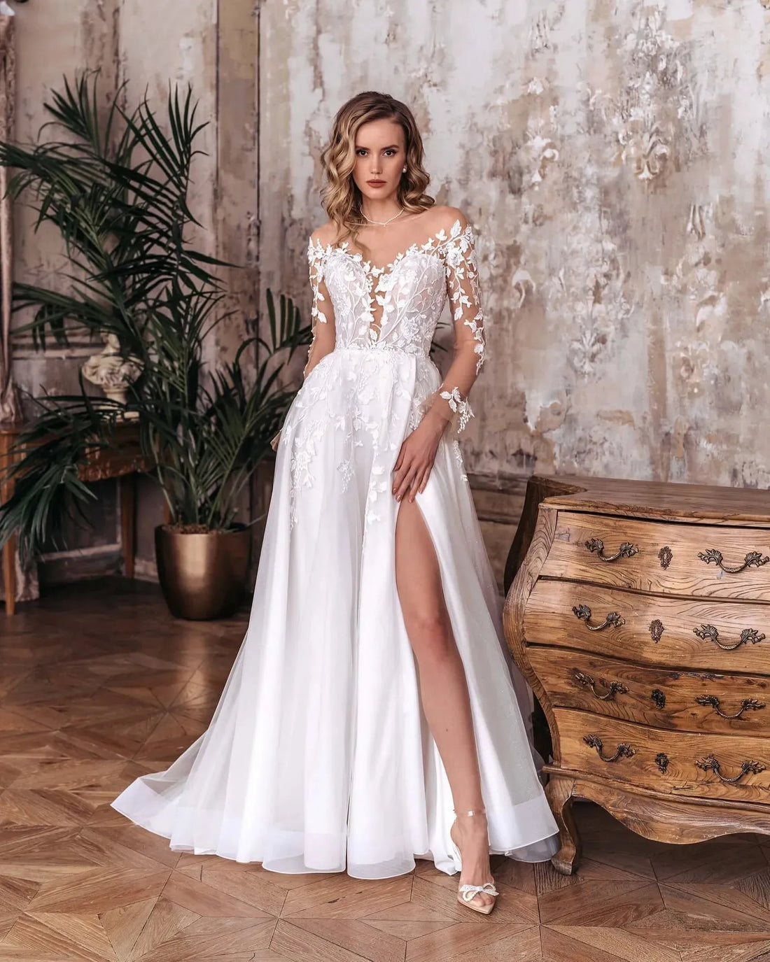 Elegant A-Line Wedding Dress Women Open Back V-Neck Lace Long Sleeve Side Split Tulle Bridal Gown Sweep Train Vestidos De Noiva ivory