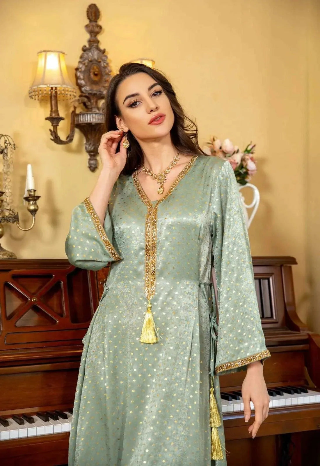 Dubai Muslim Women Casual Long Dresses Moroccan Saudi kaftan Clothing Solid Velour Belted Gold Stamping Abayas New