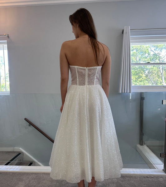 Vestido de novia con escote corazón y cuerpo de ilusión con paneles Vestido de novia con cola de corte y lazo Vestido de novia de satén con falda 