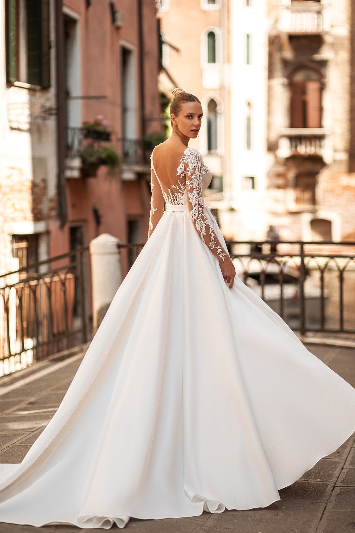 Abito da sposa civile a colpa laterale sirena principessa vestido de novi abito moderno abito da campo da prua raso