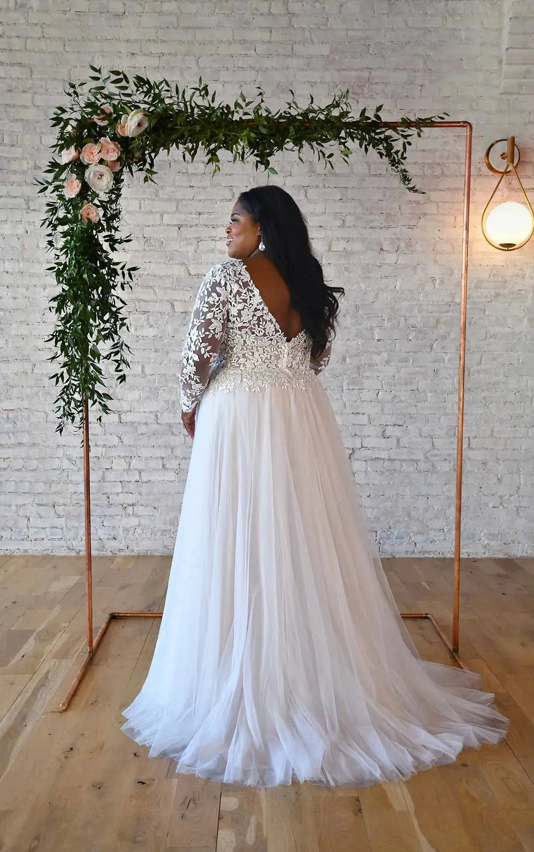 Elegant Long Sleeves Wedding Dress Plus Size Bride Double V-Neck Bridal Gowns Applique A-Line Tulle vestidos de novia Ivory Plus Size