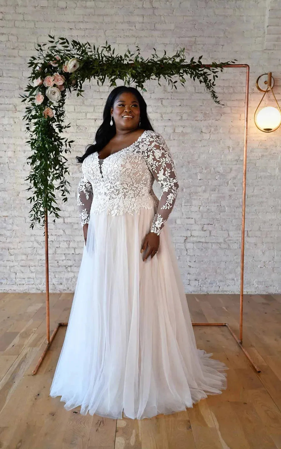 Elegant Long Sleeves Wedding Dress Plus Size Bride Double V-Neck Bridal Gowns Applique A-Line Tulle vestidos de novia Ivory Plus Size