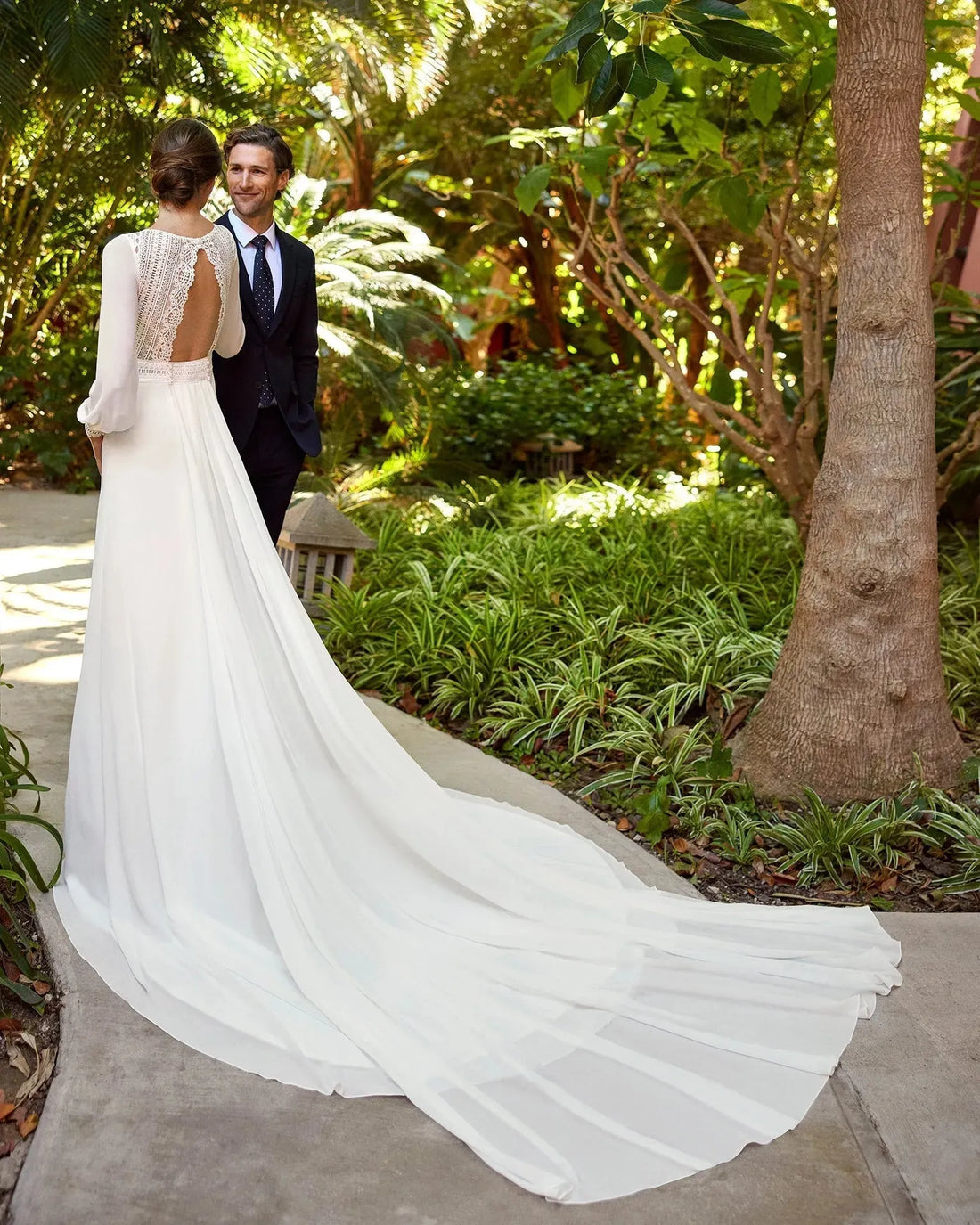 Boho Wedding Dresses Long Sleeves Charming V-Neck Lace Backless Chiffon Bridal Gowns Detachable Train vestidos de novia Ivory