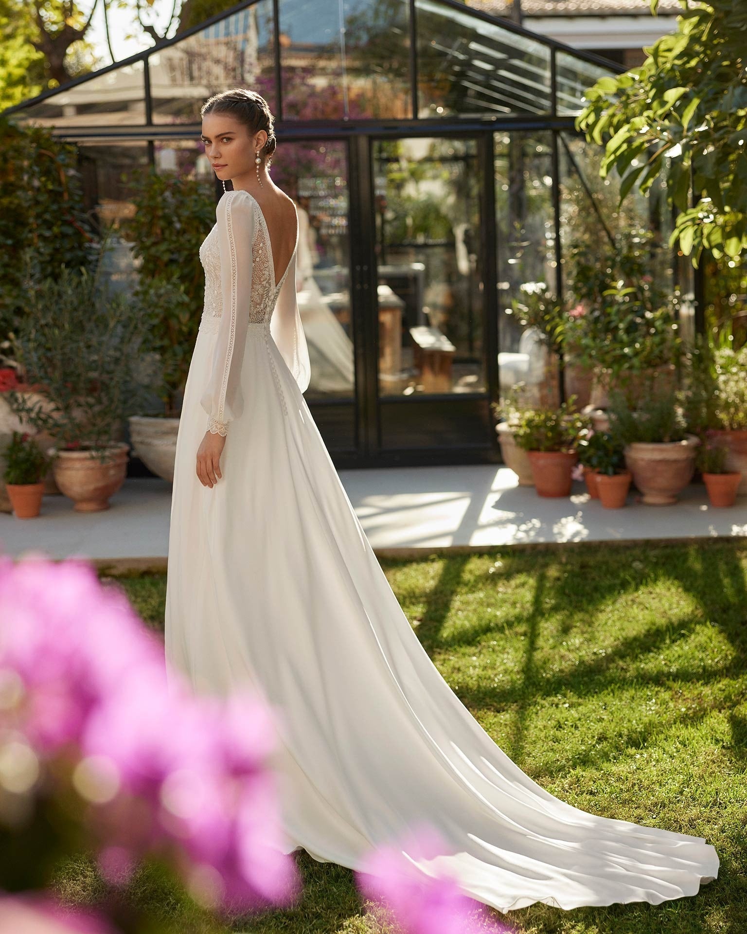 Elegante abito da sposa lungo con pizzo Vestitido de novi moderno Maderne Principessa Capo da prua Abito da treno sirena