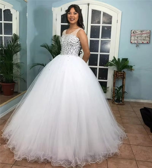 Cap Shoulder Sheer Neck Ball Gown Quinceanera kjoler 15 Partiet Sparkly Crystals Beaded Robe de Mariee Formelle brudekjoler