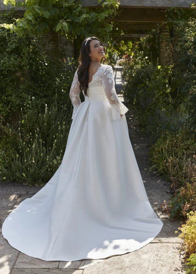 Vintage Plus Size Lace Wedding Dress V-Neck Satin A-Line vestidos novias boda Bride Gowns Applique Custom Made Plus Size