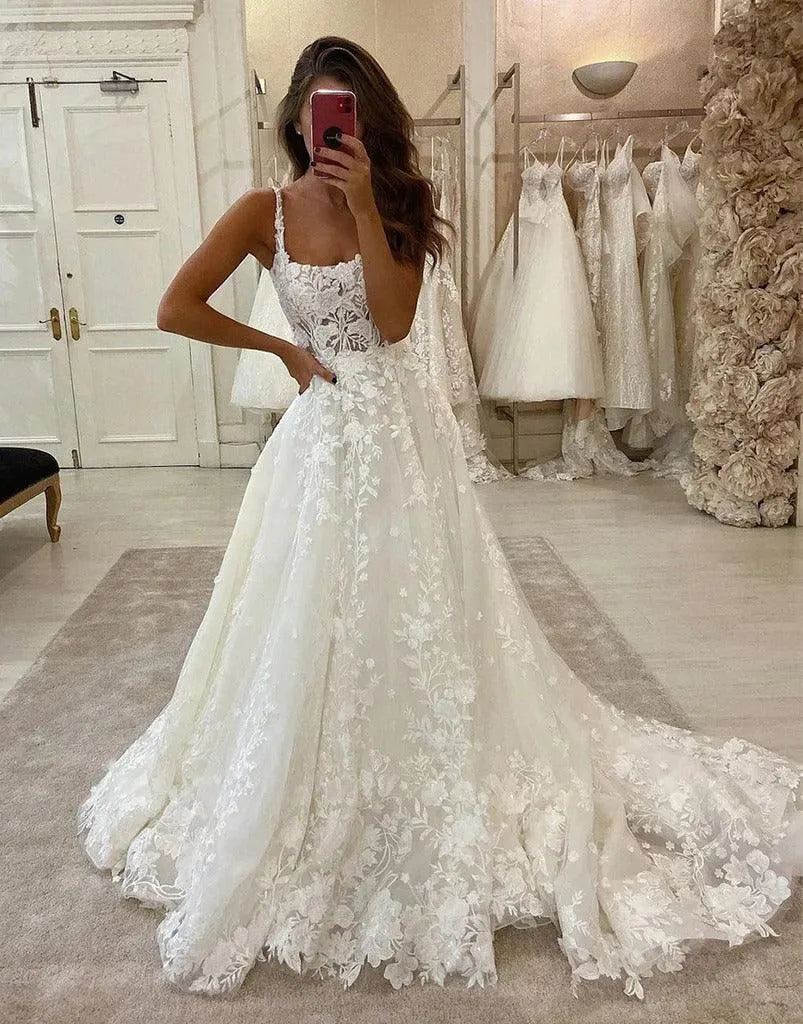 Princess Wedding Dresses Lace Appliques Beach Bridal Gowns Boat Neck Spaghetti Straps Boho Country Wedding Gown Open Back Ivory