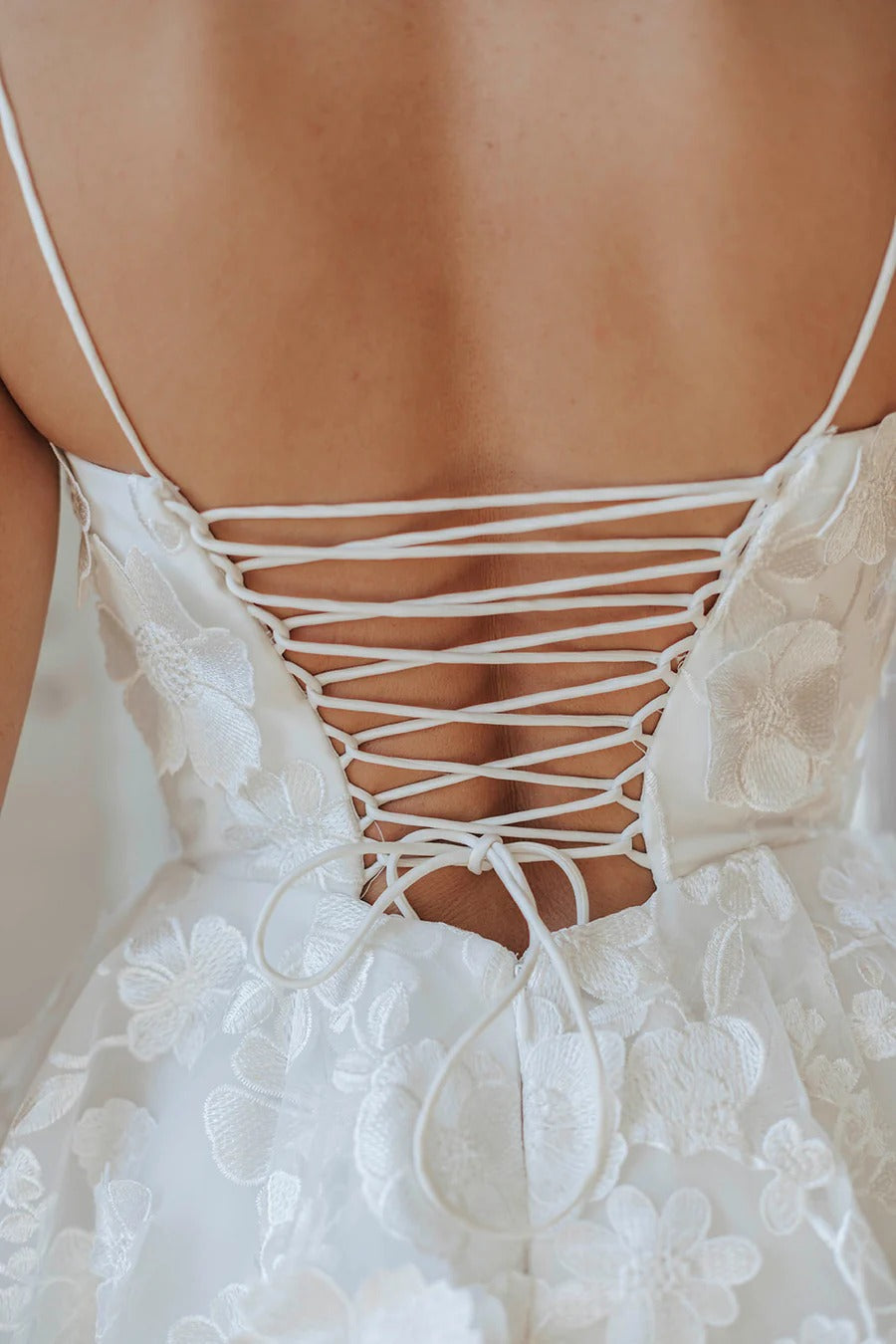 Petali bianchi 3d abito da sposa vestido de novi treno abito semplice abito da sposa raso satinato campo