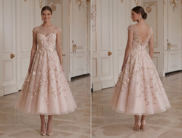 Blush Hochzeitskleid in Tea-Length-Länge Romantischer Brautstil