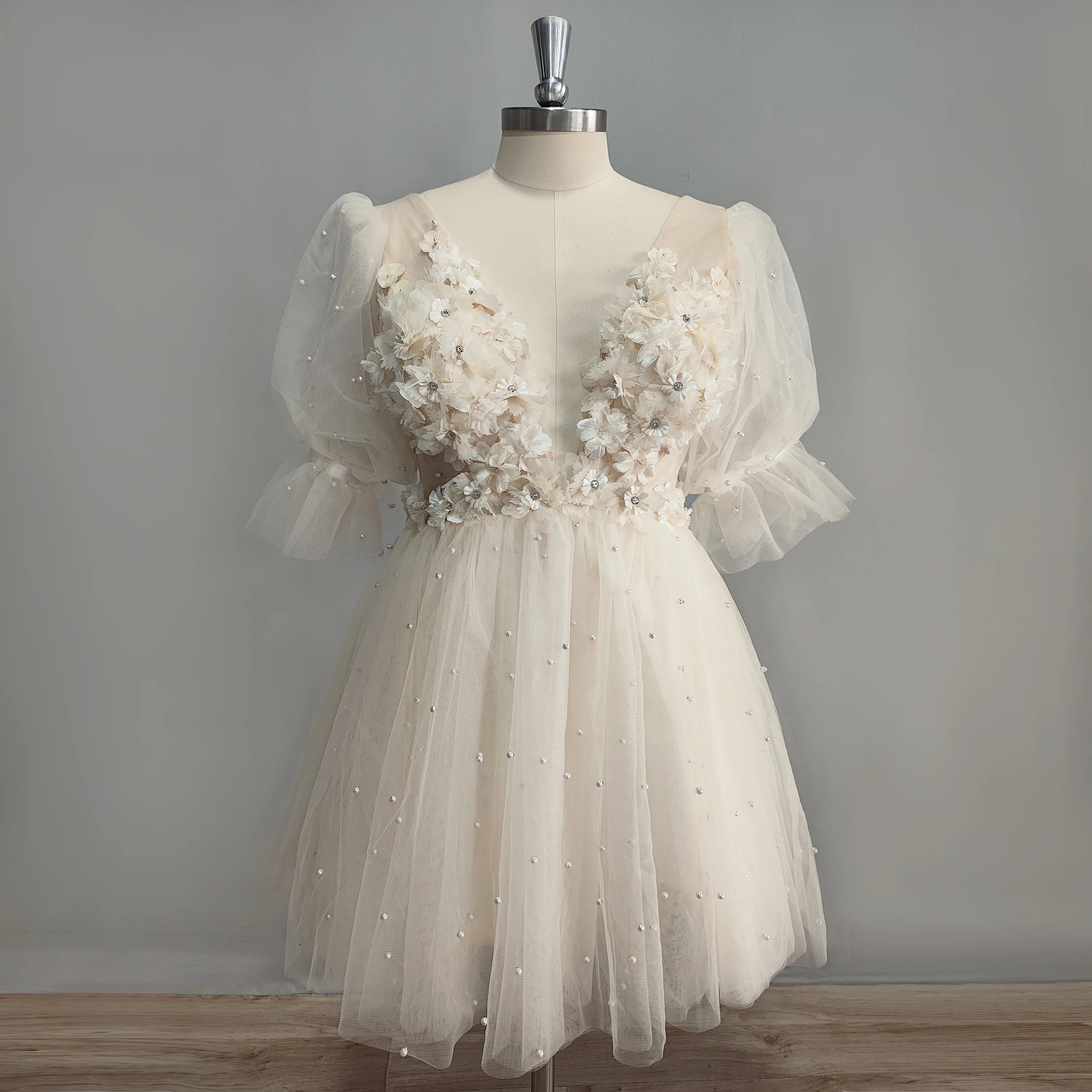 Short Sleeves Short Wedding Dress Pearls 3D Flowers V Neck Lace Appliques Backless Tulle Mini Bridal Gown