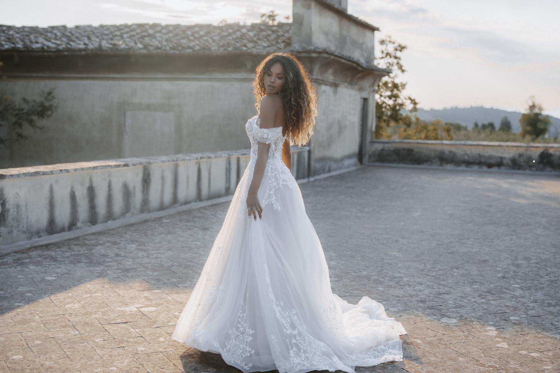 Exquisitos vestidos de novia con hombros descubiertos, vestidos de novia con apliques de corazón, vestidos de novia de corte A, vestidos de novia de playa hechos a medida 