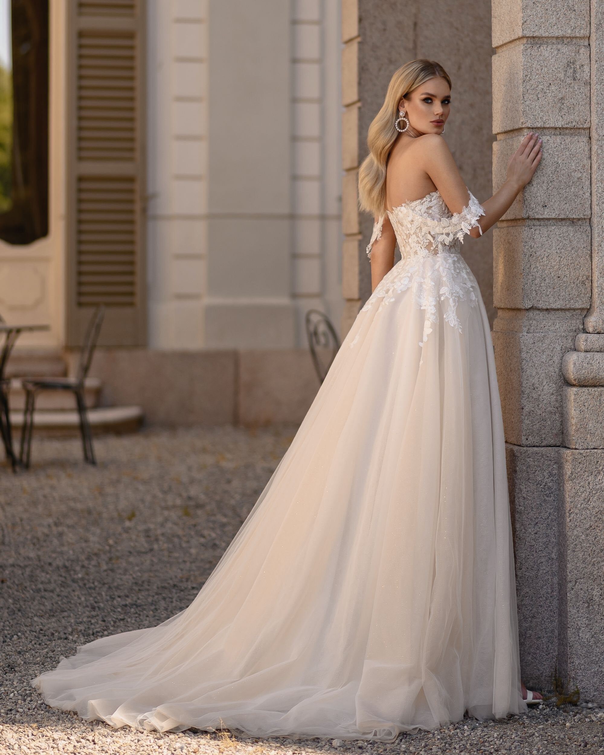 Vestidos de novia color champán claro con escote en forma de corazón y hombros descubiertos, corte en A, de tul 