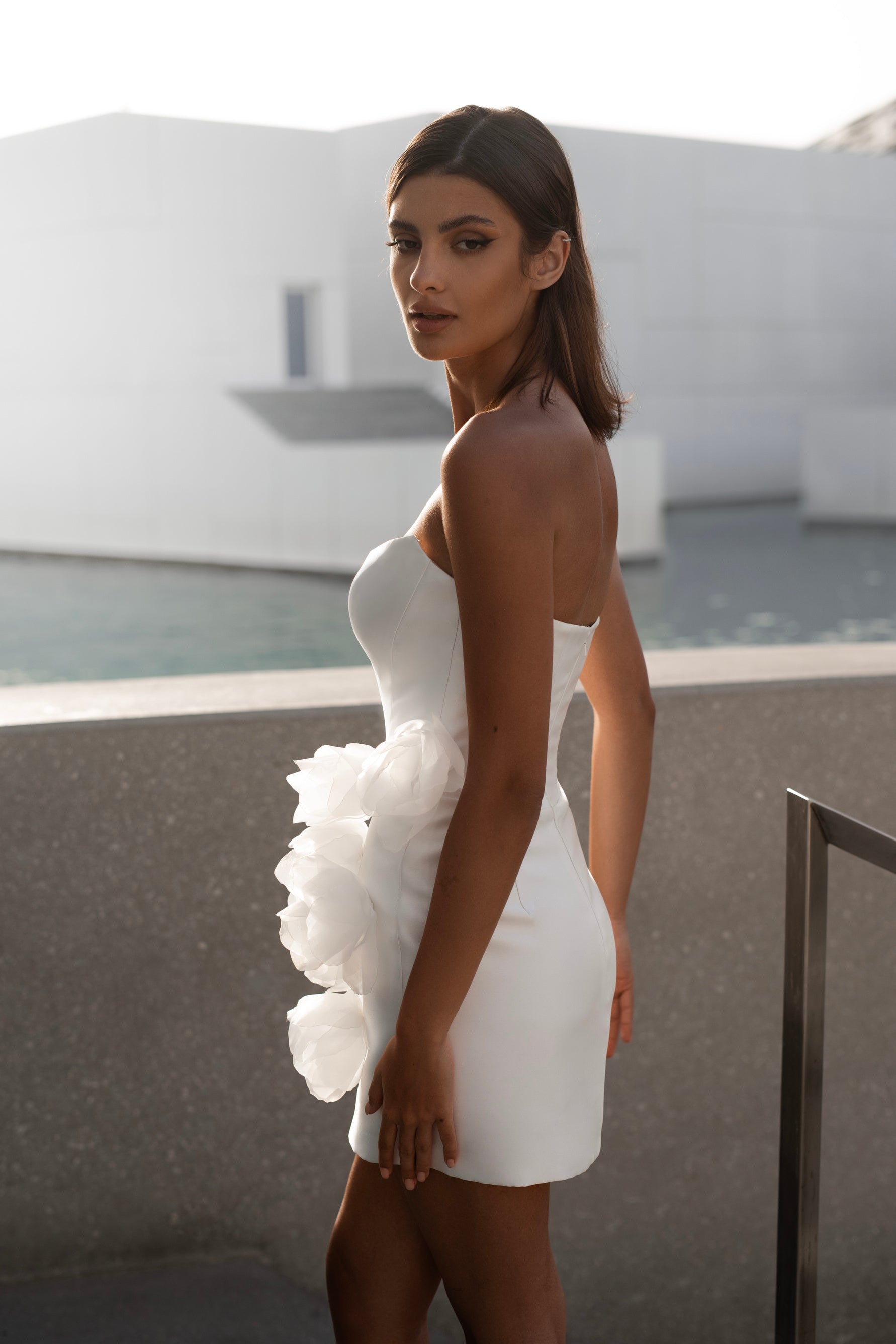 Abito da sposa corto con decorazioni di fiori 3d fatti a mano Vestitido de novi Mermaid Princess Court Train Gowns da sposa