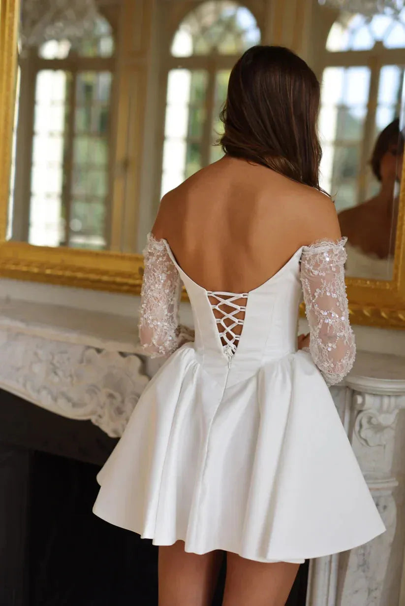 Elegant Short Wedding Dresses Strapless A-Line Ruffles Lace Appliques Pleated Mini Sexy Bridal Gown Satin