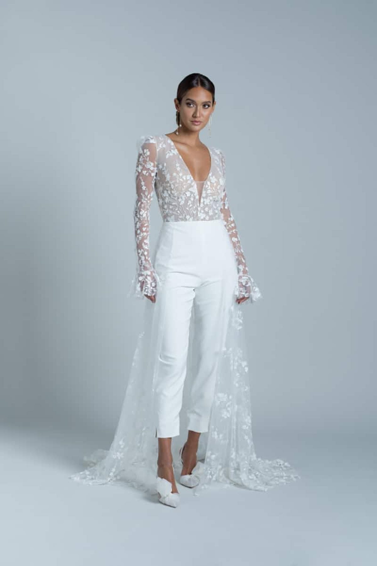 White Jumpsuit Beach Wedding Dresses Jewel Neck Long Sleeve Backless Ankle Length Bridal Outfit Lace Summer Wedding Gowns