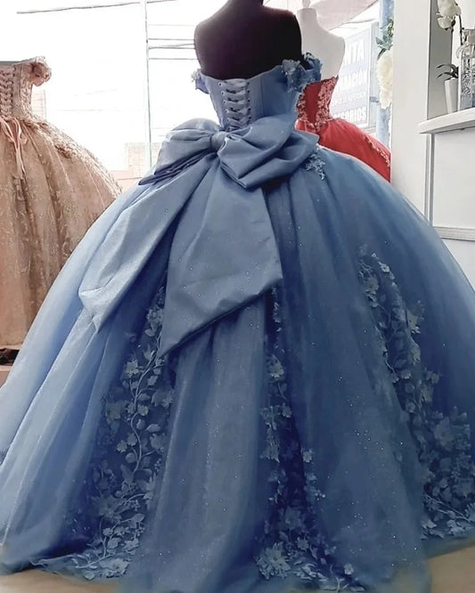 Kjæreste støvete blå quinceanera kjole med 3d blomsterapplikasjon off-shoulder vestidos søt 16 kjole bow de soiréee