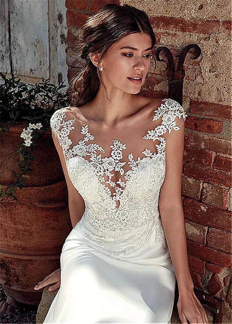 Scoop Short Sleeves Lace Appliques Mermaid Wedding Dresses Natural Slim Buttons Back Women Bride Gowns Illusion Vestido de novia