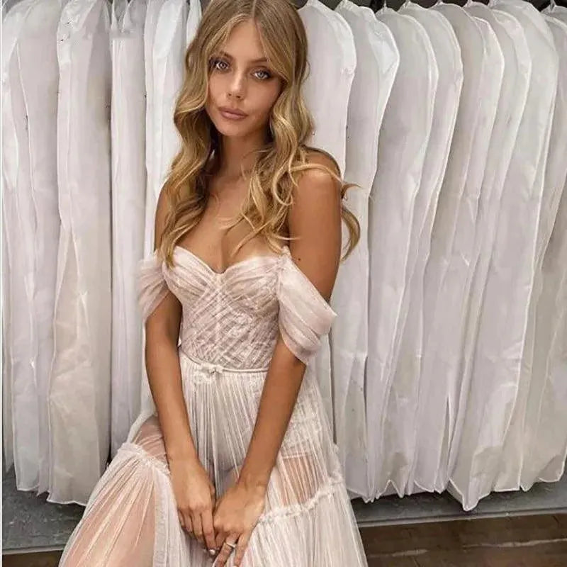 Boho Beach Wedding Dresses Off the shoulder Lace Appliqued Bridal Gowns Sleeveless Illusion Elegant Bohemian Ivory Dresses Boho