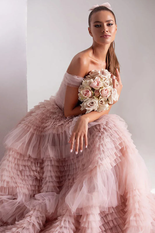 Vestidos de fiesta largos de color rosa empolvado con escote en forma de corazón, tul arrugado, volantes, vestidos de noche, hombros descubiertos, vestido de fiesta en forma de A con capas 