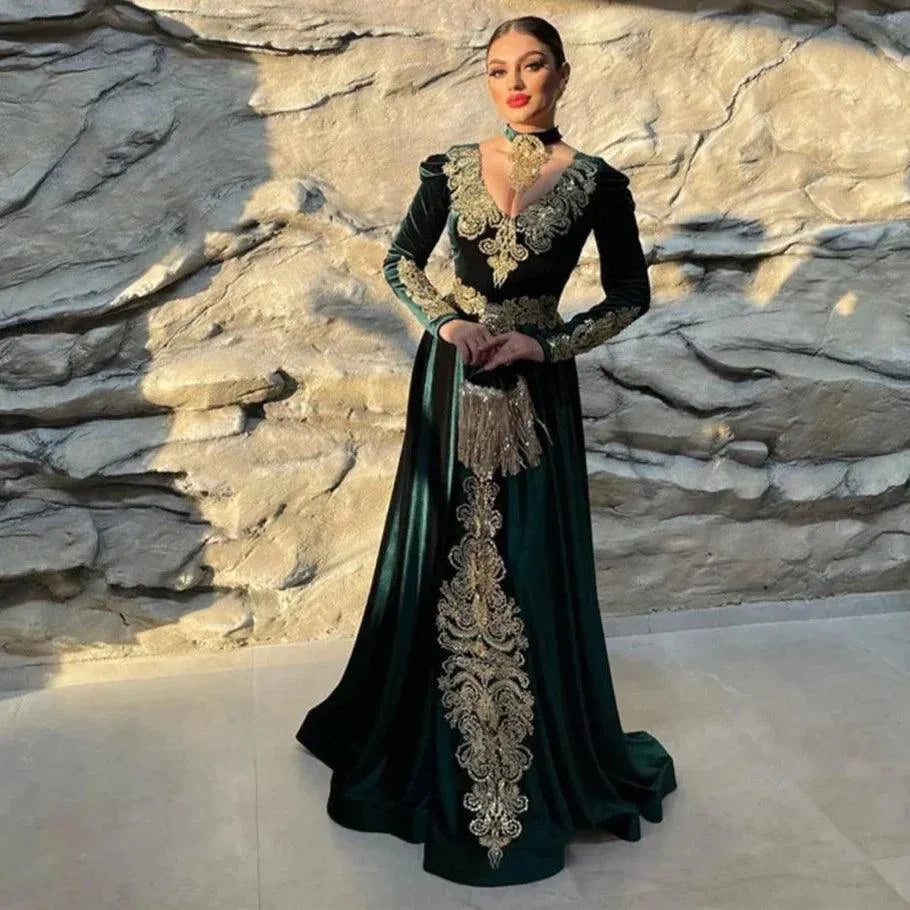 Green Velvet Kaftan Women Evening Dresses Long Sleeves Lace Applique V Neck Women Formal Dress Arabic Party Prom Gown As Picture