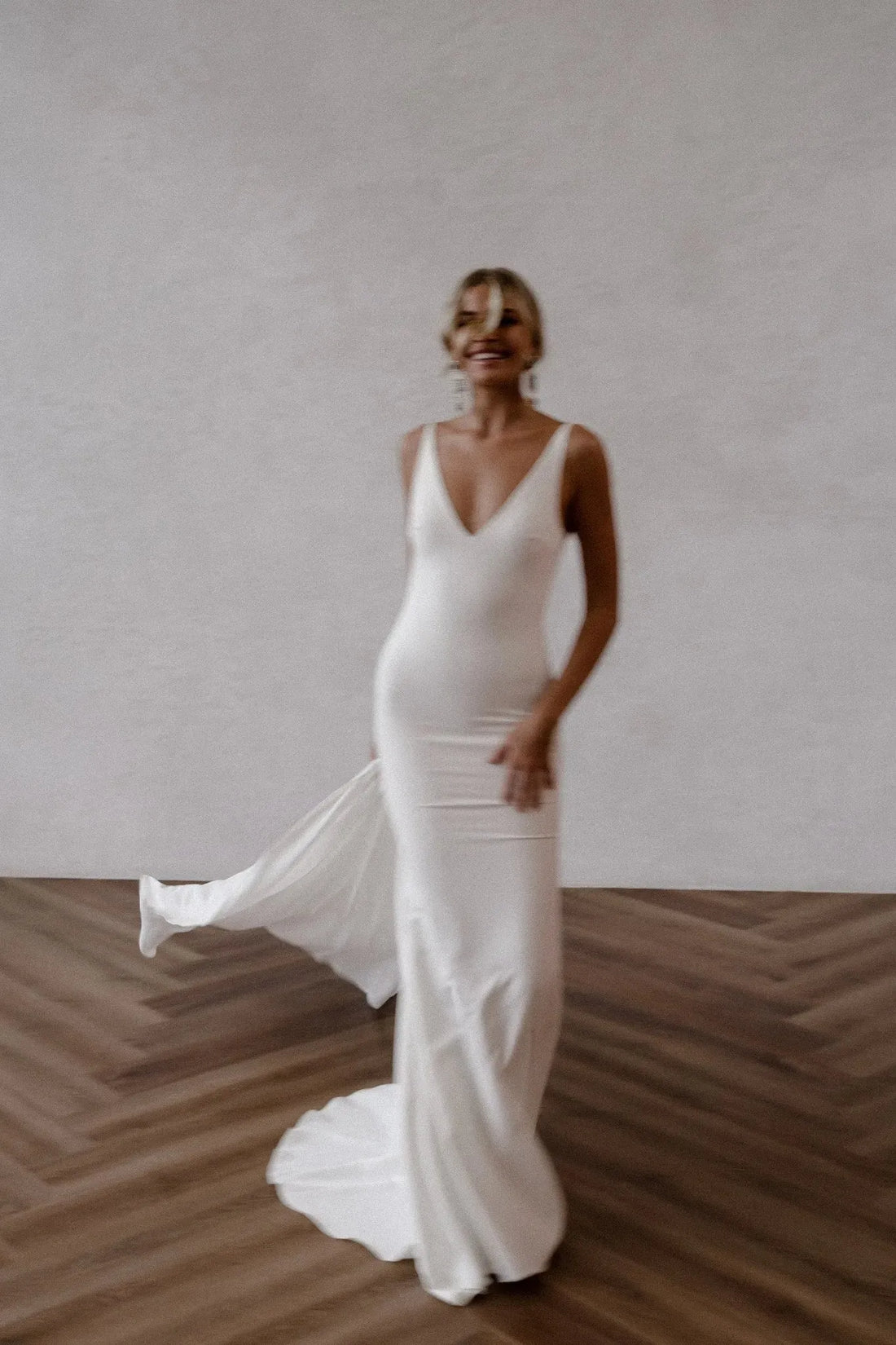 Deep V Neck Crepe Detachable Train Mermaid Wedding Dress Plain Sleeveless Open Back Simple Bridal Gowns Elegant