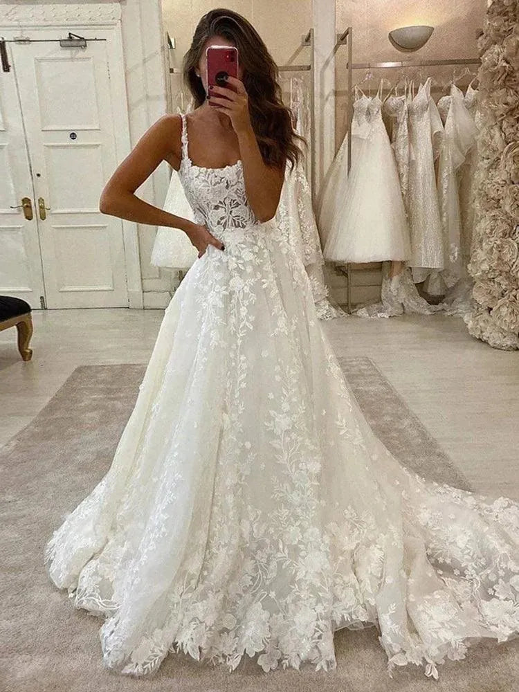 Princess Wedding Dresses Lace Appliques Beach Bridal Gowns Boat Neck Spaghetti Straps Boho Country Wedding Gown Open Back Boho