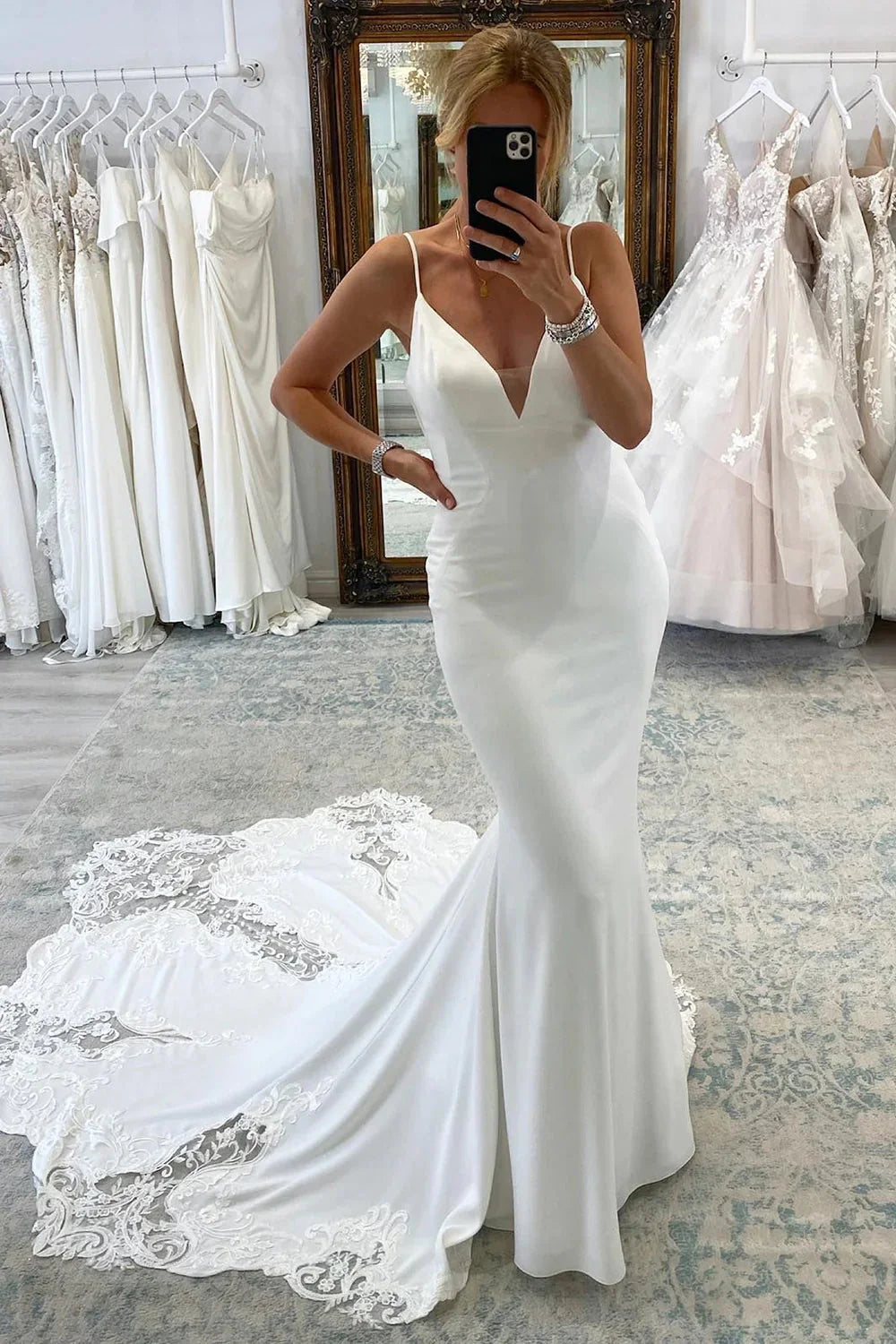 LSYX-vestido de novia blanco de sirena crepé sin mangas con cuello en V profundo, vestido de novia de encaje con espalda descubierta y tirantes finos, hecho a medida 