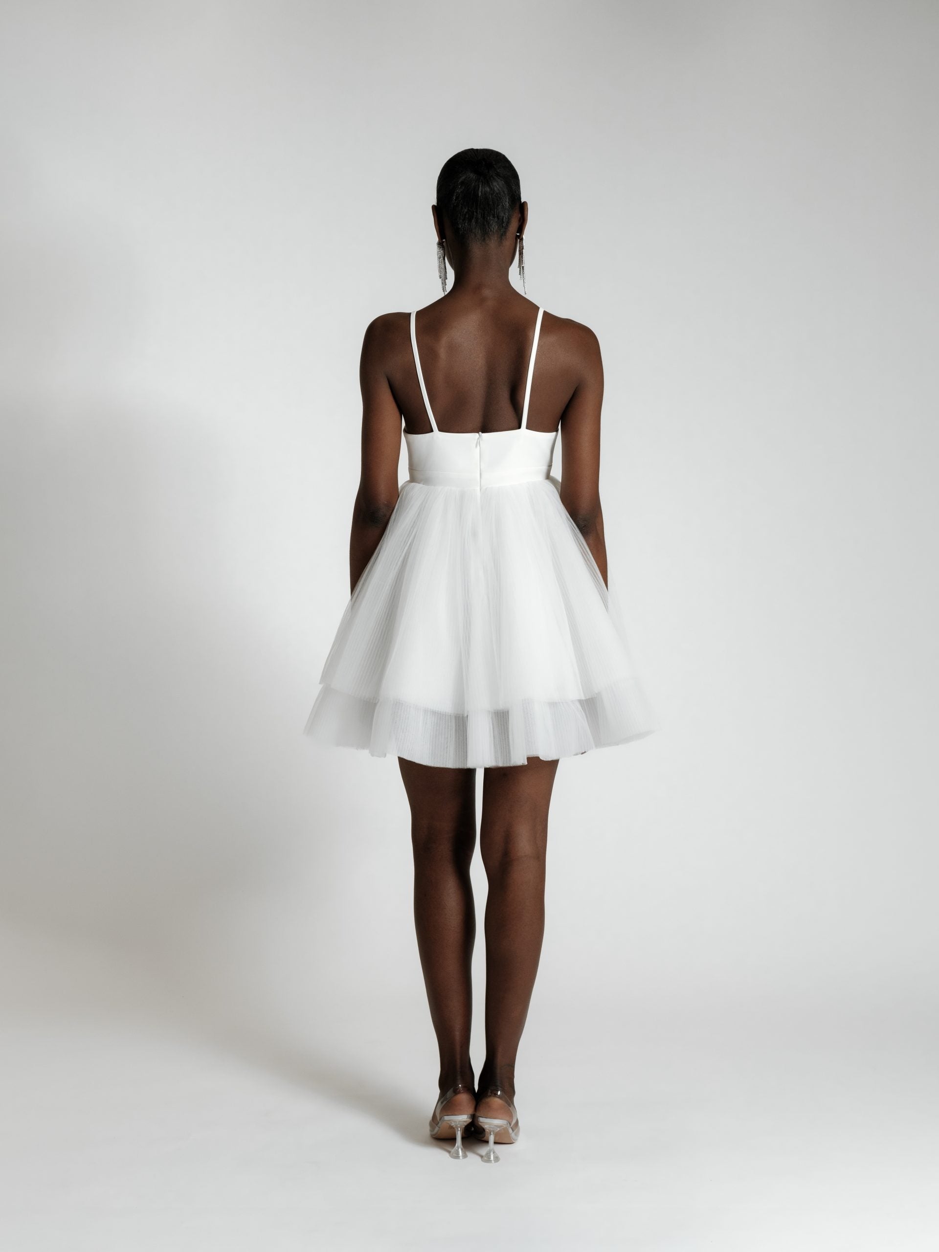 Short White Modern Wedding Dress Wear Bow Court Trein Treins Sermame da sposa con abito noiente.