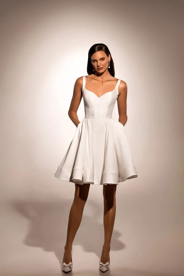 Simple Elegant Wedding Dresses V-Neck A-Line Mini Backless Bridal Gowns Pleats Bride Dress Solid Satin