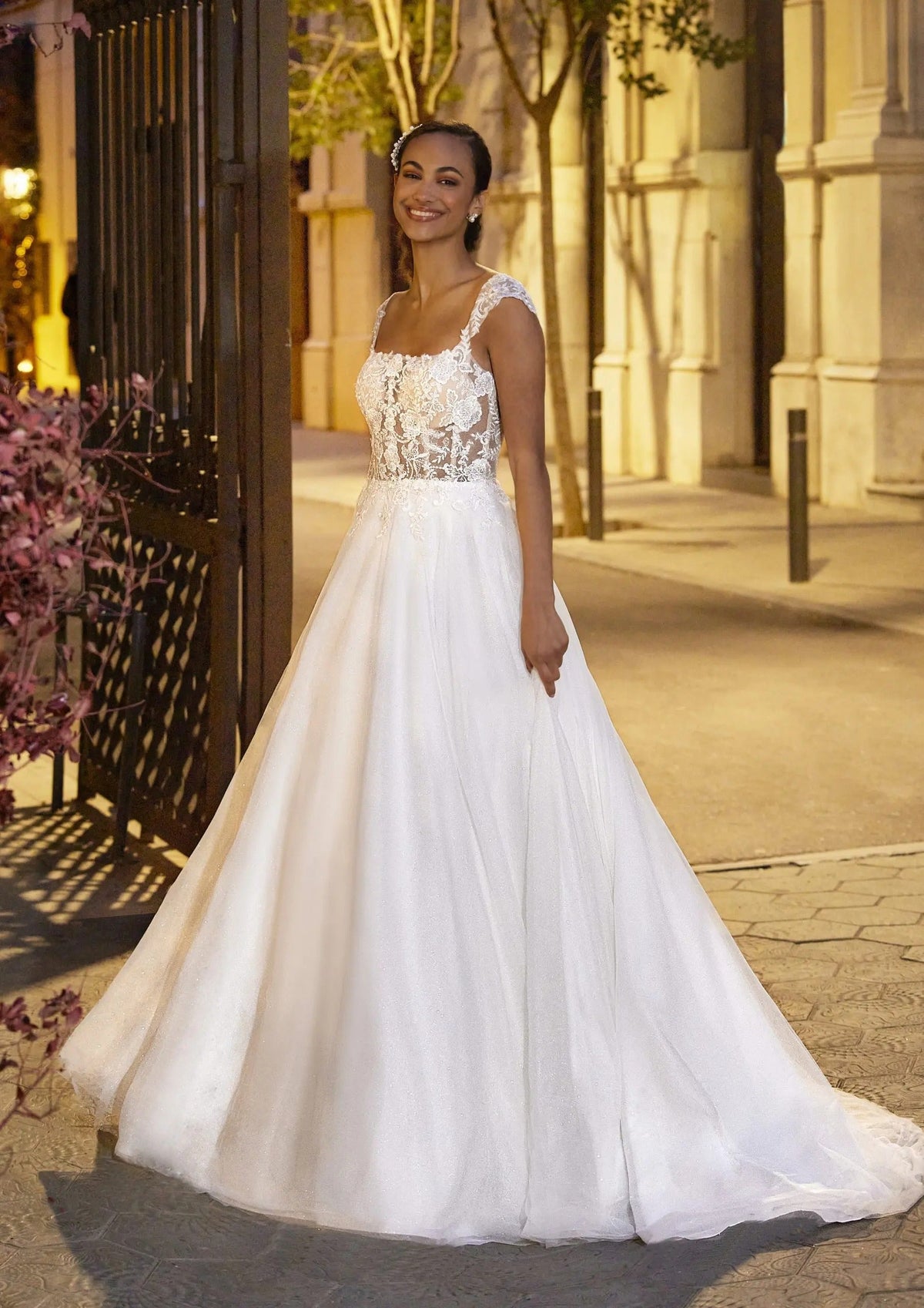 Scollatura quadrata e abbigliamento da sposa girato treno moderno vestido de novi sirened bow principessa abito da sposa in raso