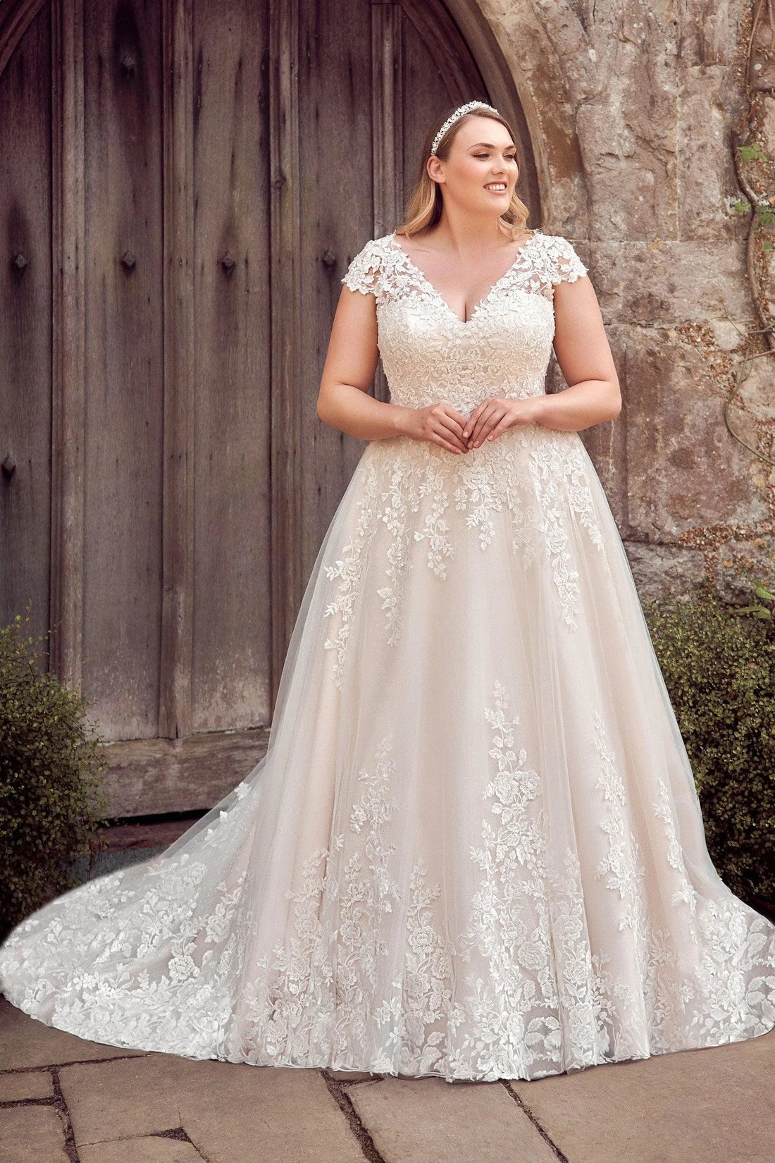 Pastoral Wedding Dresses For Women Plus Size V-Neck Cap Sleeves A-Line Bride Gown Applique Sweep Train Tulle Vestidos De Novia Plus Size