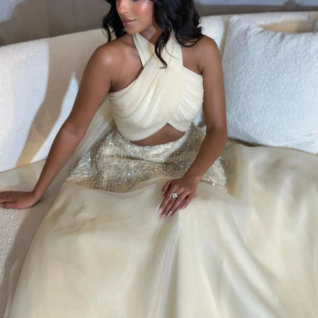 Saudi Arabic Halter Beige Dubai Evening Dress for Women Wedding Luxury Crystal Dubai Long Prom Party Dresses Satin