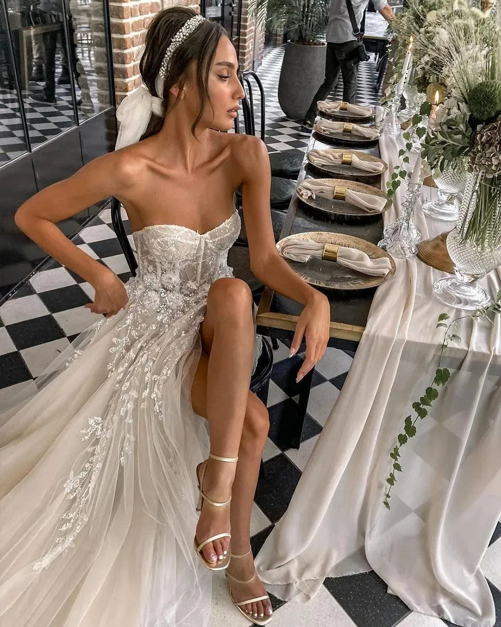 Simple Sexy Beach Wedding Dresses For Bride Elegant Lace Boho Wedding Gowns Strapless Sleeveless High Split Bridal Gown Boho