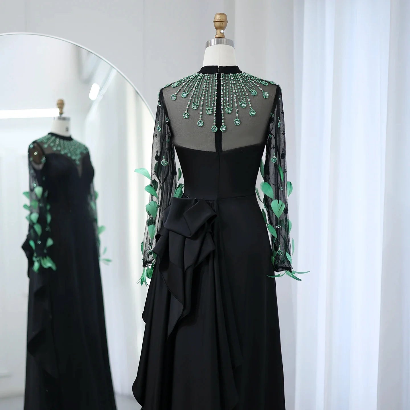 Luxury Dubai Emerald Green Feathers Black Evening Dress Long Sleeves Saudi Arabia Women Formal Party Gowns