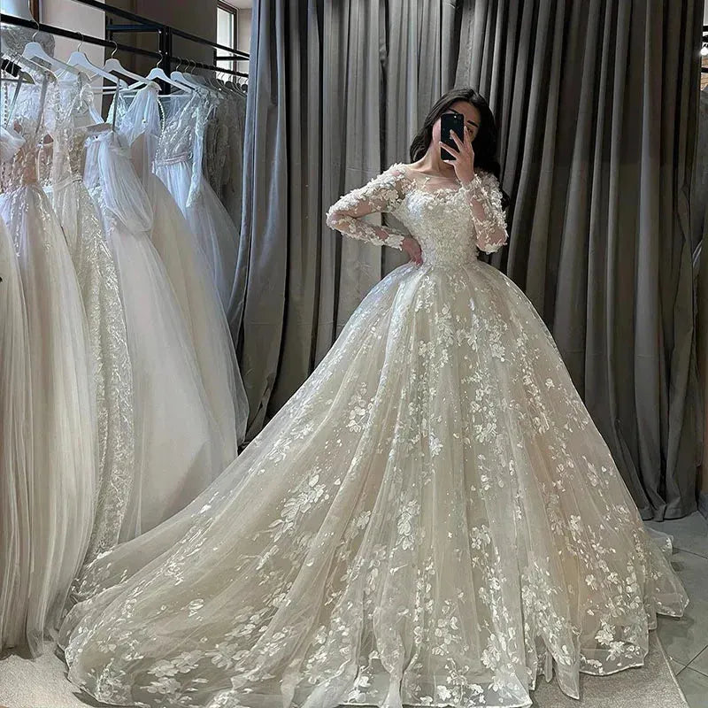 Lace Wedding Dresses Ball Gowns Long Sleeve Appliques Bride Dress Long Train Vintage Wedding Gowns custom made color
