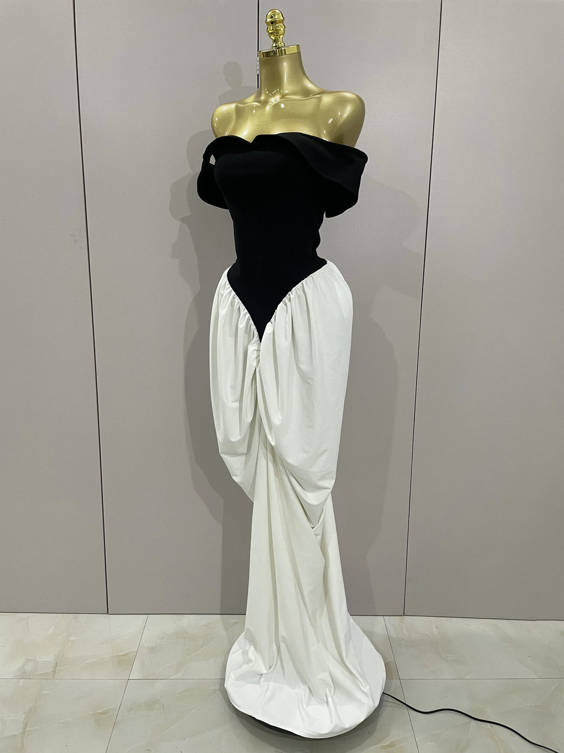 Sexy V Neck off-The-Shoulder Black And White Splicing Mermaid Floor-length dress  Women Formal Evening Birthday Party Dress